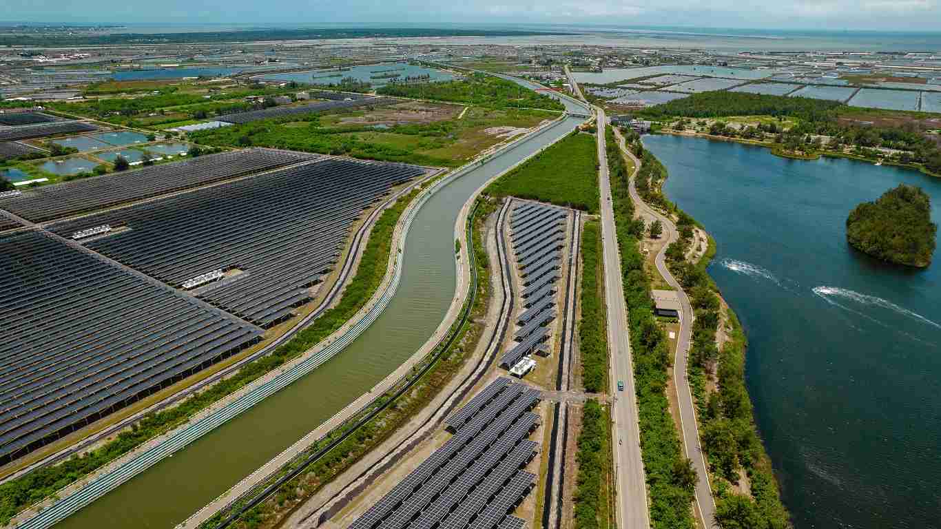 菠菜论坛能源事业提供智慧能源管理、、太阳能监控管理、、、、全方位电厂建置及运维解决方案，，，并拥有管理超过6000案场的经验