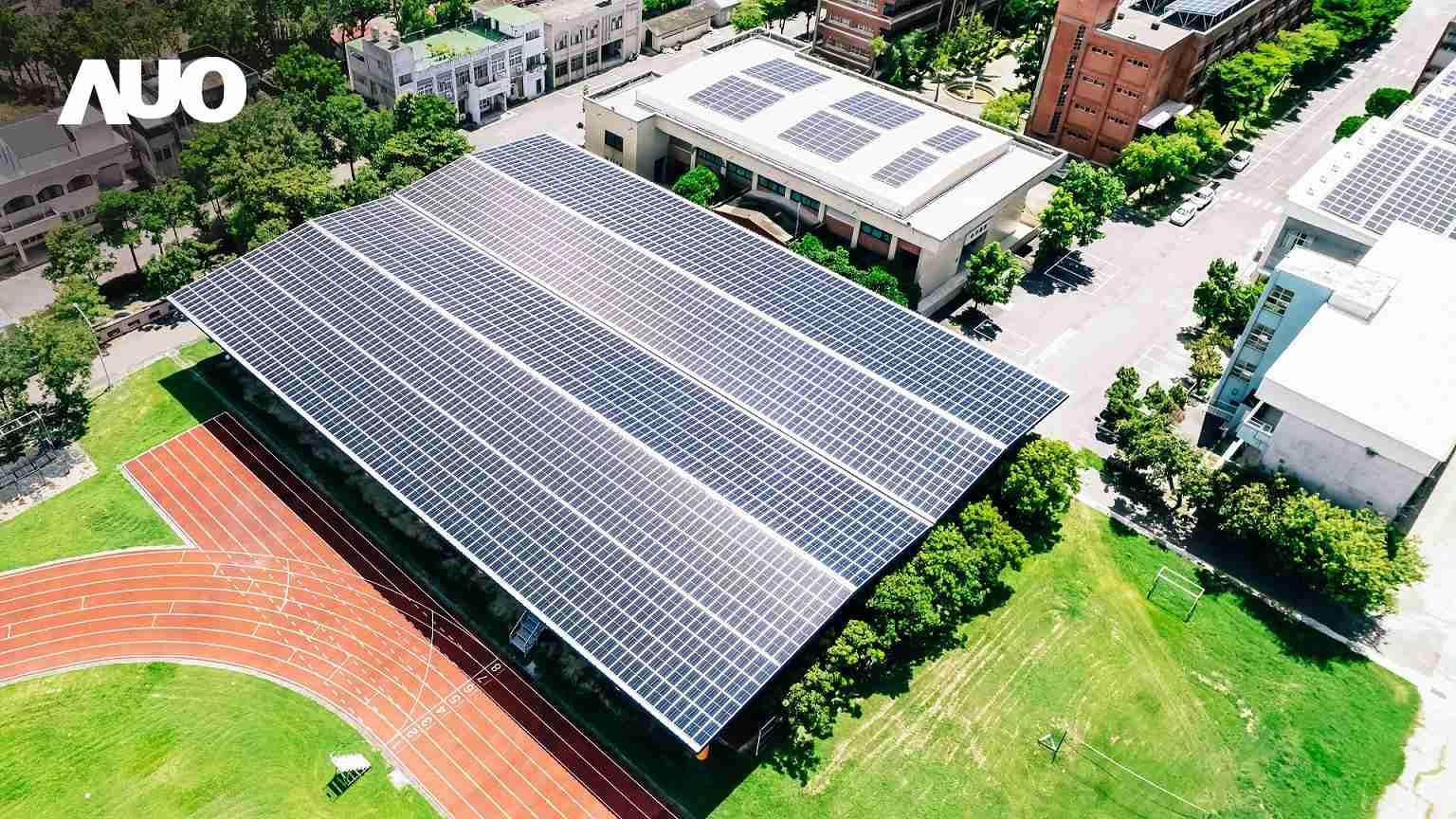 菠菜论坛SunSteel光电整合型浪板具备快速安装、、、轻量化优势,,,,可提升15%发电效能,,,,通过国际IEC与台湾VPC认证安全、、、、防漏、、、、耐候标准