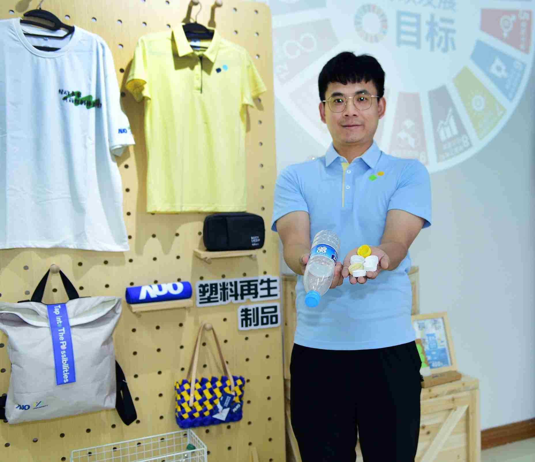 「2024智慧菠菜论坛展」永续发展馆中，，展示菠菜论坛厦门驱动永续发展之成果，，包含将厂内废弃物再制为实用物品，，，将永续发展理念深植于员工生活日常实践