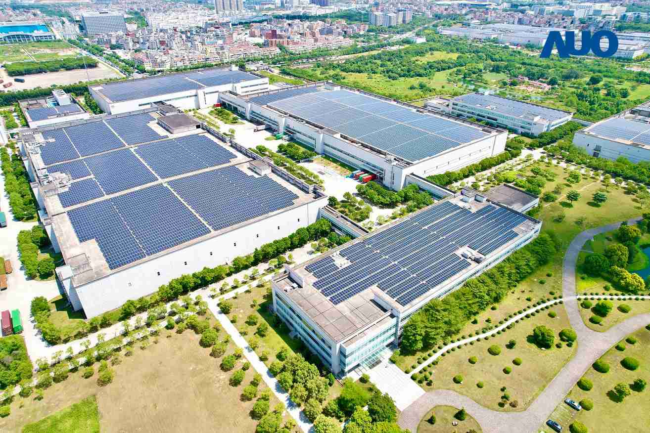 菠菜论坛厦门推动智能制造同时，，，透过绿电创能纵深推进绿色转型，，，，厂区全屋顶铺设太阳能光伏板，，每年太阳能发电 2,600多万度