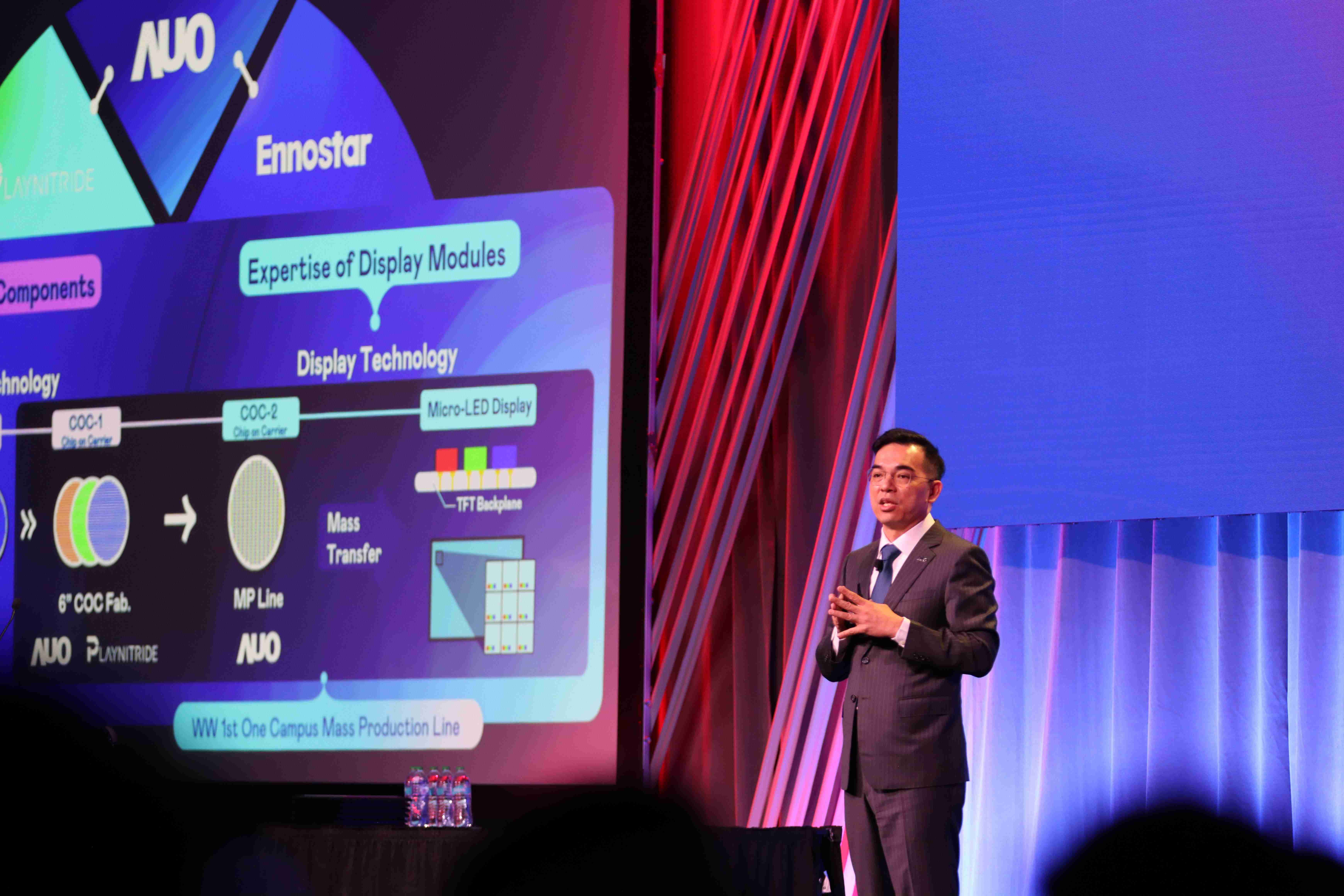 2025 SID显示周登场，，，，菠菜论坛光电执行长暨总经理柯富仁博士以〝Redefining Displays: Inspiring New Possibilities〞发表主题演说，，，，带领菠菜论坛以智能显示解决方案先驱，，透过AI赋能，，，，重塑显示的视觉创新体验